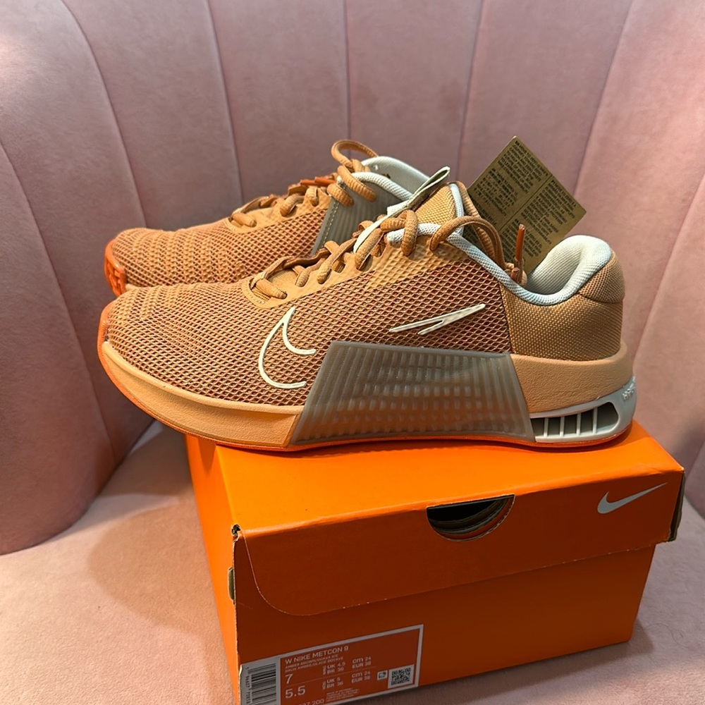 BRAND NEW Nike Metcon 9, women’s size 7, amber brown/guava